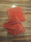 małe poduszki ozdobne z dekoracyjna powłoczka róż