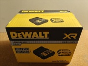 Zestaw ładowarka z bateriami Dewalt dcb1104d2