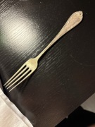 Zabytkowy widelec wykonany ze srebra próby 800