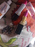 Zestaw książka kolczyki świeczka i kosmetyki gratis