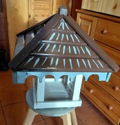 karmnik drewniany malowany