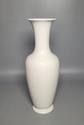 Wazon z białej porcelany z  KPM Manufaktury Królewskiej w Berlinie 