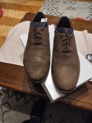 Beżowe półbuty z zamkniętą przyszwą marki ŻMIAJA