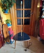 Stolik patyczak trójkątny z lampą ZABYTEK lata 60te PRL