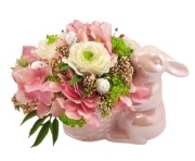 PIĘKNA,PASTELOWA KOMPOZYCJA/ RÓŻOWY KRÓLICZEK Z KOSZEM KWIATÓW