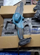 Nowa mini piła łańcuchowa akumulatorowa + 1 bateria (kolor losowy)