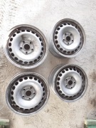 Felgi komplet stalowych  plus kołpaki  450