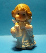 figurka ceramiczna - Aniołek ze świecą