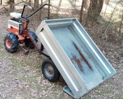 Traktorek jednoosiowy zintegrowany z jednoosiową przyczepką