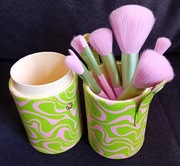 Zestaw 8 pędzli w grubej tubie, bez folii