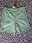 Krótkie spodenki rozmiar 140