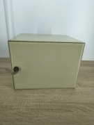 Metalowa kasetka / sejf na klucz z przegródkami