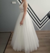 Suknia ślubna na ramiączka z kołem dla lepszego efektu księżniczki