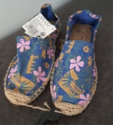 Lekkie, materiałowe buty typu espadryle