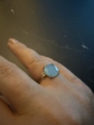 Złoty pierścionek z agatem