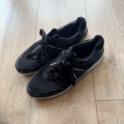 czarne sneakersy stradivarius 38 lakierowana wstawka