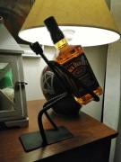 Metaloplastyka "Jaś wędrowniczek" stojak na butlę