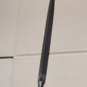 Pilnik ślusarski trójkątny długości 37 cm 