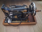 MASZYNA SINGER NA KORBKĘ Z PODSWIETLENIEM