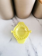 Foremka do lepienia pierogów żółta 