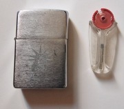 Zapalniczka benzynowa ZIPPO+oryginalny krzemień do zapalniczki