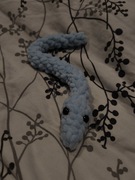 mały niebieski wąż na szydełku pluszak maskotka amigurumi rękodzieło  