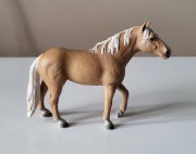 Schleich koń palomino ogier figurka model wycofany z 2006 r.