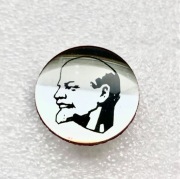 Lenin, znaczek z mosiądzu. Szkło .Zobacz wszystkie moje przedmioty