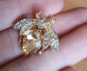 Broszka Owad z kamieniem