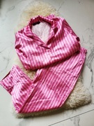 Rozowa Satynowa Piżama Różowe Paski Boohoo Victoria's Secret rozm S