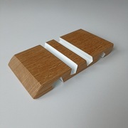 Drewniana podstawka pod telefon, tablet