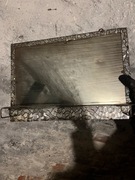 Stare lustro z ozdobną ramą