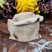 Ręcznie wykonana ceramiczna osłonka z jeżykiem