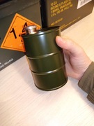 Minibeczka (kolba) wykonana ze stali nierdzewnej o pojemności 750 ml