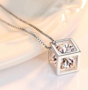 Naszyjnik 3D z kryształem