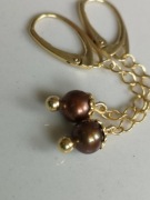 Kolczyki z brązowa perłą srebro złocone 
