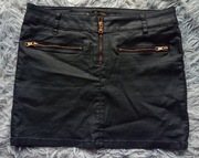 Leara Woman, czarna miniówka z ozdobnymi suwakami