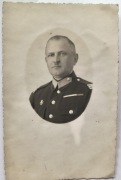 Granatowa policja portret
