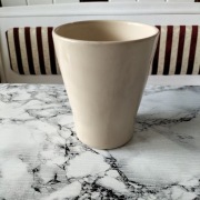 Ceramiczna doniczka, osłonka, do kwiatów, wysokość 16 cm, śred. 13 cm