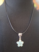 Naszyjnik na rzemyku/zawieszka błękitny kwiat