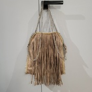 Bezowa torebka z fredzlami