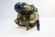 DPRK Pukguksong-2 1:35 Hobby Boss 84544 + Kim Dzong Un, model gotowy