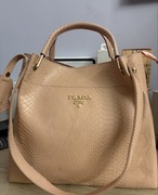 Damska torebka prada z imitacją skóry węża