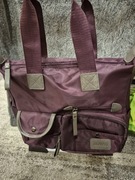 Duża fioletowa torebka. 