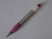 Ołówek automatyczny z gumką różowy 10 cm mały