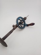 Stara wiertarka ręczna korbowa nr3