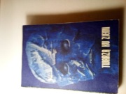 Twarzą ku ziemi - Maciej Parowski