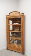 Stylowa witryna narożna BIEDERMEIER. Po renowacji.