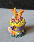 Vintage Szkatułka Wielkanocna z Niemiec – jajko z niespodzianką (miś)