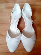 Białe buty firma Mark shoes 